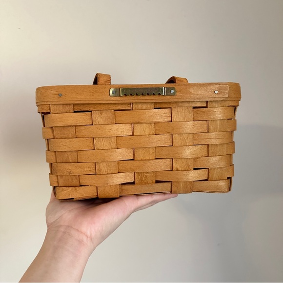 Vintage Longaberger basket with leather handle handwoven 1991 - Picture 8 of 10